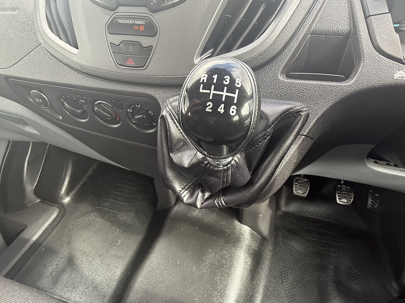 Ford 2.2 TDCi 460 HDT Minibus 4dr Diesel Manual L4 H3 (18 seats) (196 g/km, 123 bhp)