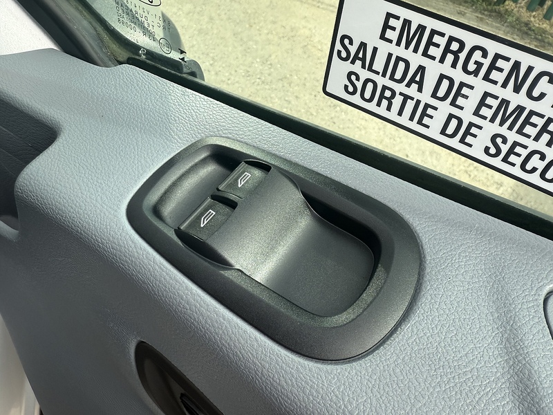 Ford 2.2 TDCi 460 HDT Minibus 4dr Diesel Manual L4 H3 (18 seats) (196 g/km, 123 bhp)