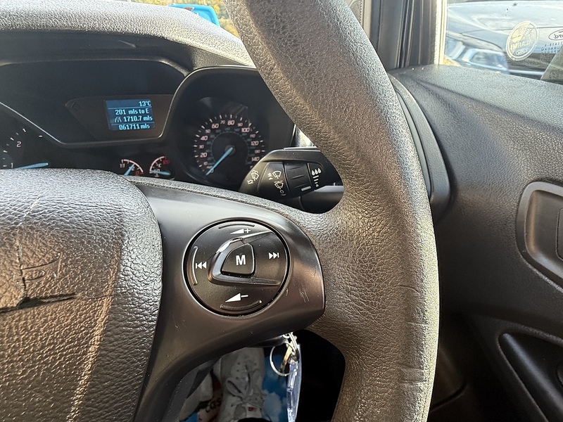 Ford 1.5 TDCi 220 Panel Van 5dr Diesel Manual L1 H1 (124 g/km, 99 bhp)