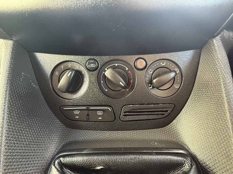 Ford 1.5 TDCi 220 Panel Van 5dr Diesel Manual L1 H1 (124 g/km, 99 bhp)