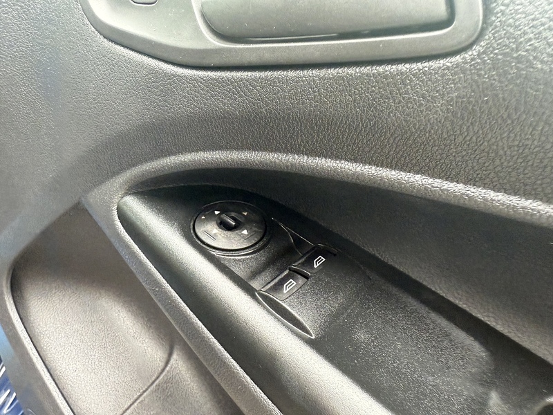 Ford 1.5 TDCi 220 Panel Van 5dr Diesel Manual L1 H1 (124 g/km, 99 bhp)