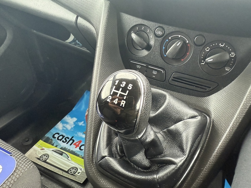 Ford 1.5 TDCi 220 Panel Van 5dr Diesel Manual L1 H1 (124 g/km, 99 bhp)