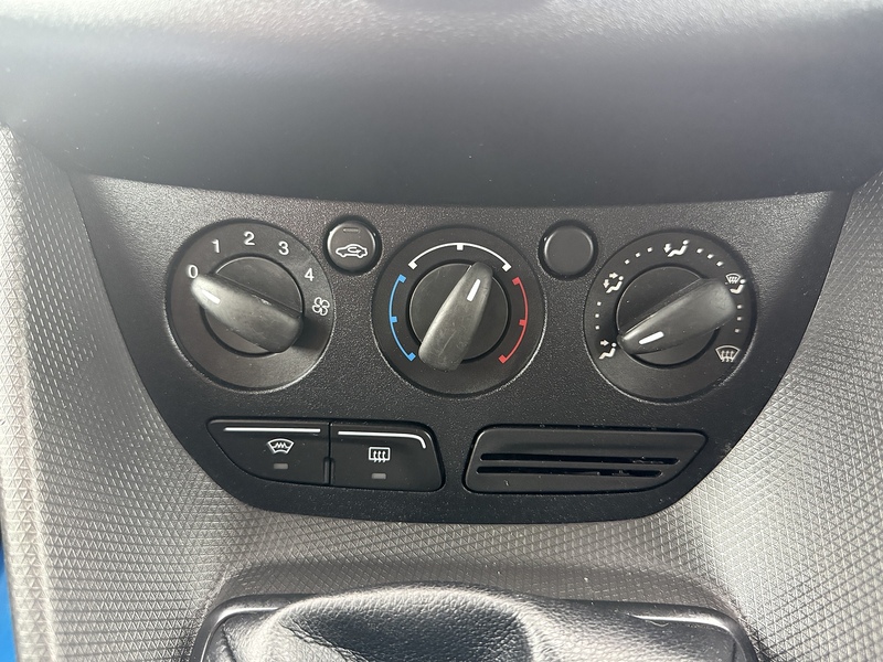 Ford 1.5 TDCi 220 Panel Van 5dr Diesel Manual L1 H1 (124 g/km, 99 bhp)