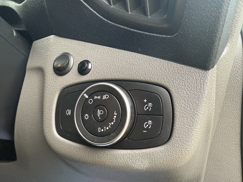 Ford 1.5 230 EcoBlue Leader Crew Van Double Cab 6dr Diesel Manual L2 Euro 6 (s/s) (100 ps)