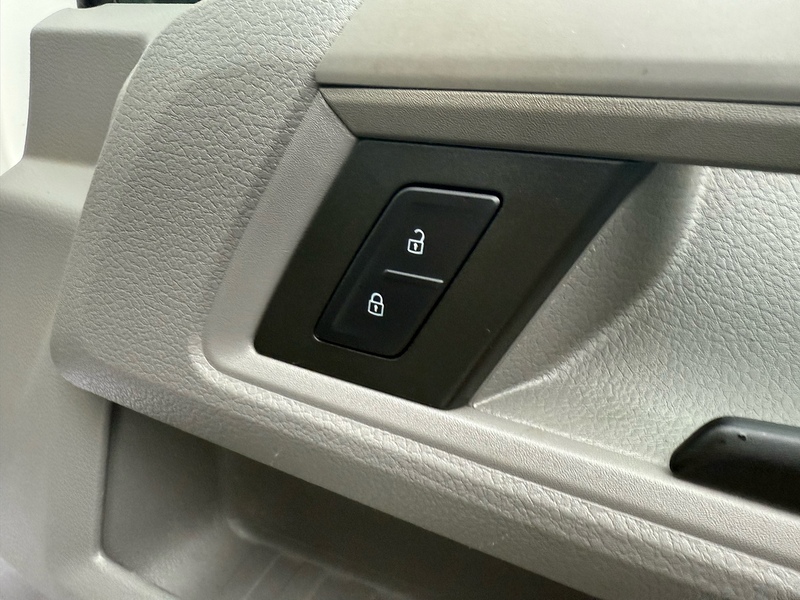 Volkswagen 2.0 TDI CR35 Trendline Panel Van 5dr Diesel Manual RWD MWB Euro 6 (s/s) (177 ps)