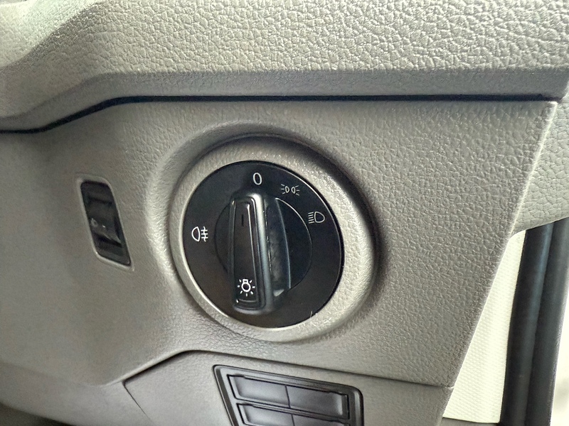 Volkswagen 2.0 TDI CR35 Trendline Panel Van 5dr Diesel Manual RWD MWB Euro 6 (s/s) (177 ps)