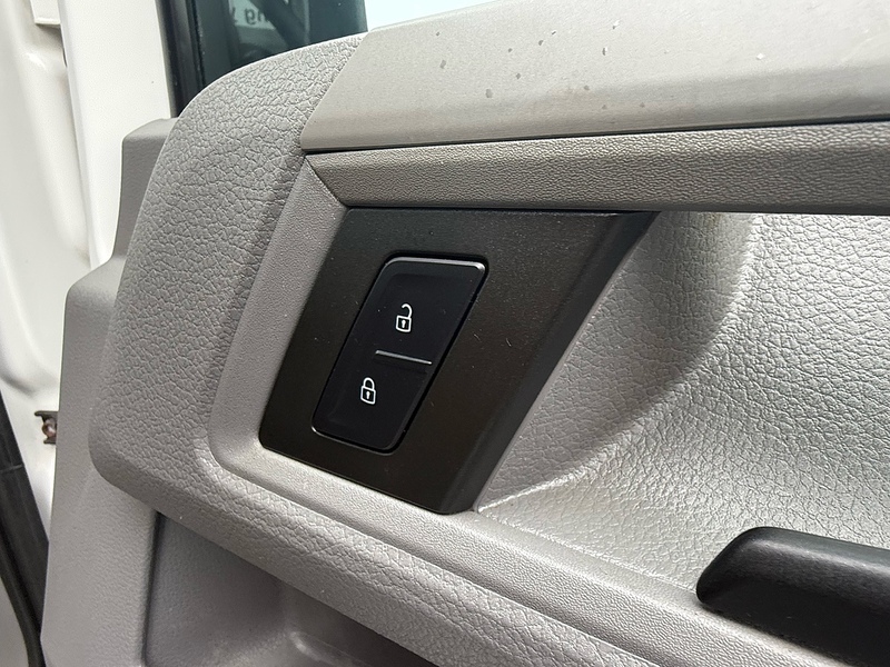 Volkswagen 2.0 TDI CR35 Trendline Panel Van 5dr Diesel Manual RWD MWB Euro 6 (s/s) (177 ps)