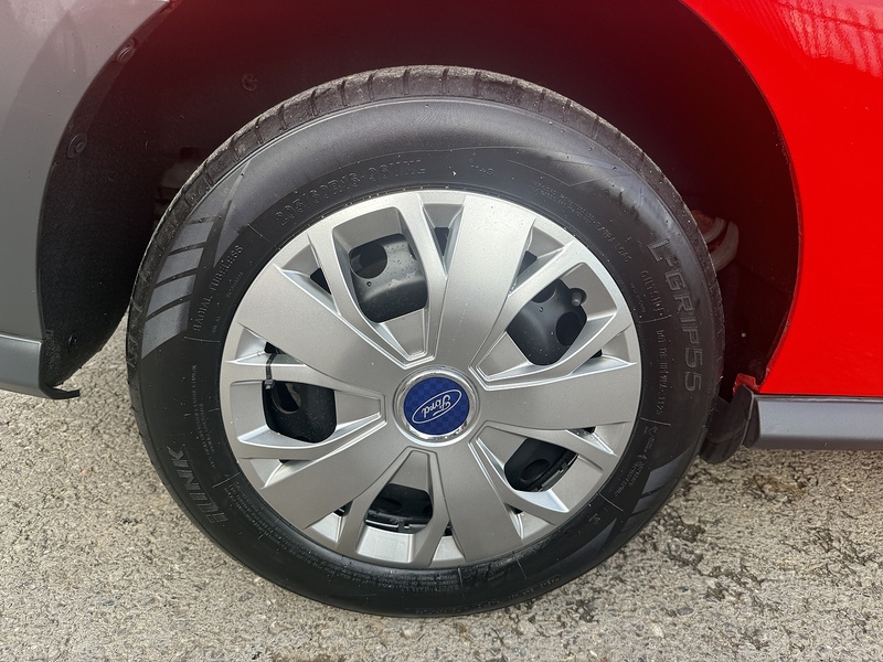 Ford 1.5 TDCi 220 Panel Van 5dr Diesel Manual L1 H1 (124 g/km, 99 bhp)