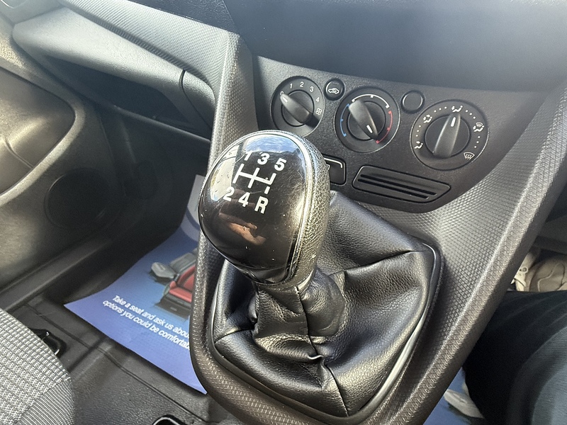 Ford 1.5 TDCi 220 Panel Van 5dr Diesel Manual L1 H1 (124 g/km, 99 bhp)