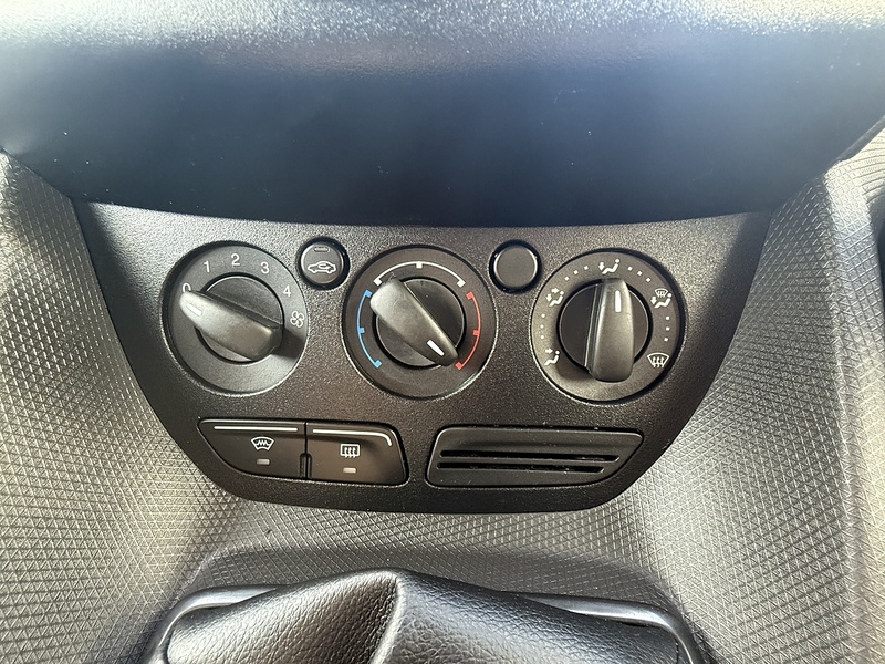 Ford 1.5 TDCi 220 Panel Van 5dr Diesel Manual L1 H1 (124 g/km, 99 bhp)