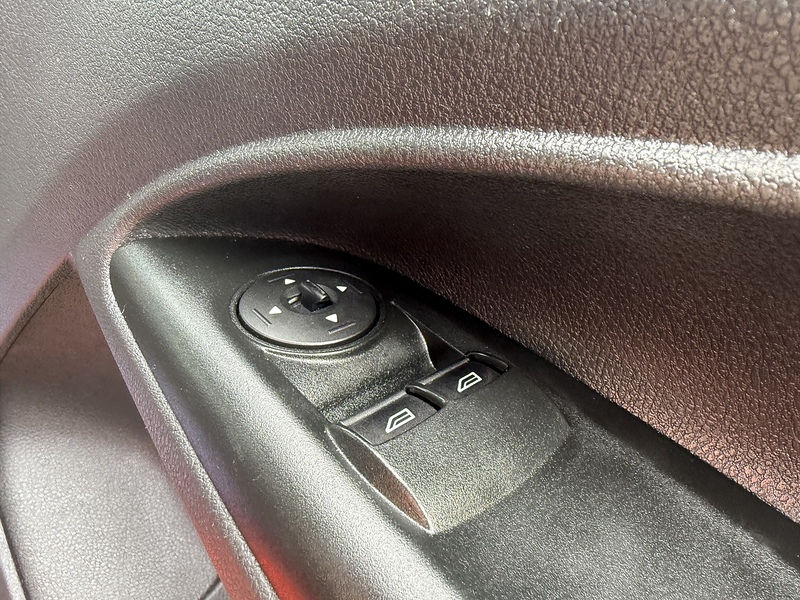 Ford 1.5 TDCi 220 Panel Van 5dr Diesel Manual L1 H1 (124 g/km, 99 bhp)