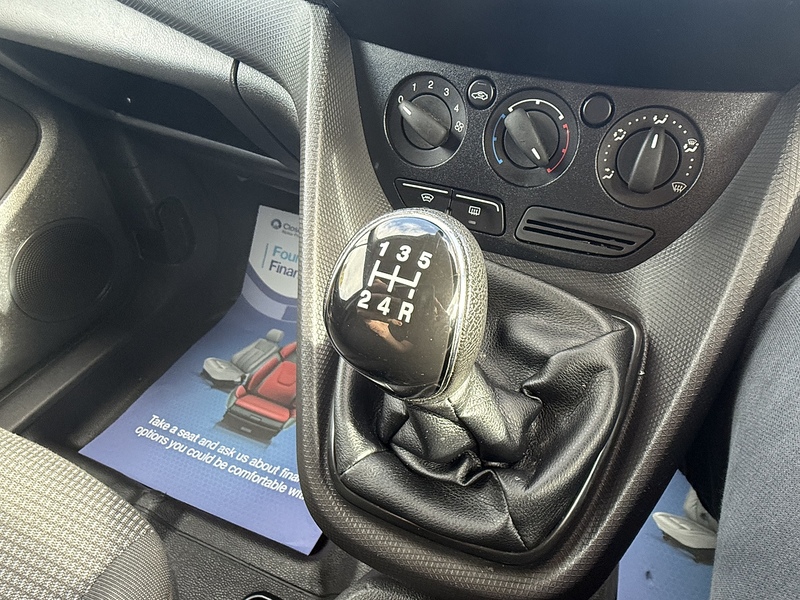 Ford 1.5 TDCi 220 Panel Van 5dr Diesel Manual L1 H1 (124 g/km, 99 bhp)