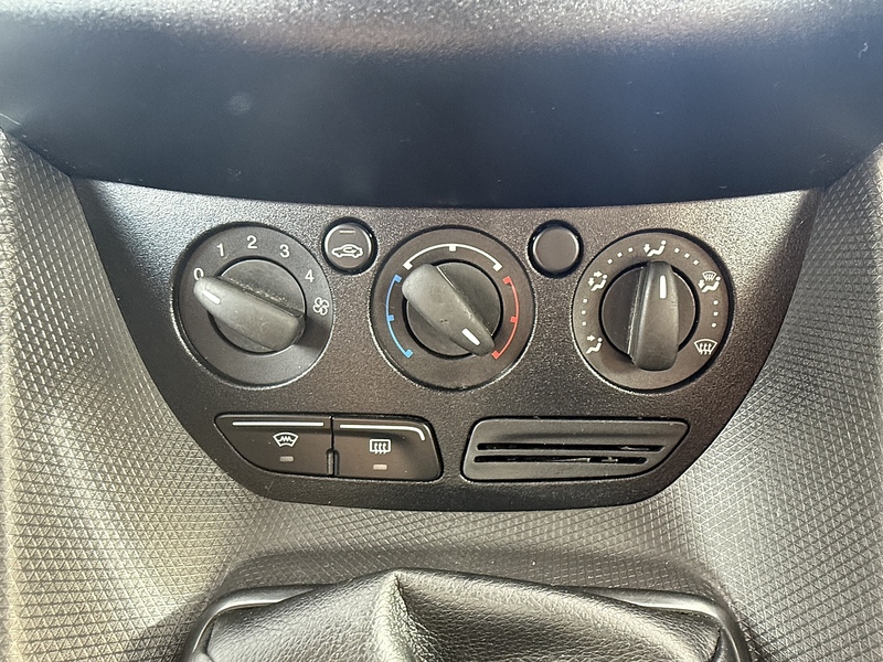 Ford 1.5 TDCi 220 Panel Van 5dr Diesel Manual L1 H1 (124 g/km, 99 bhp)