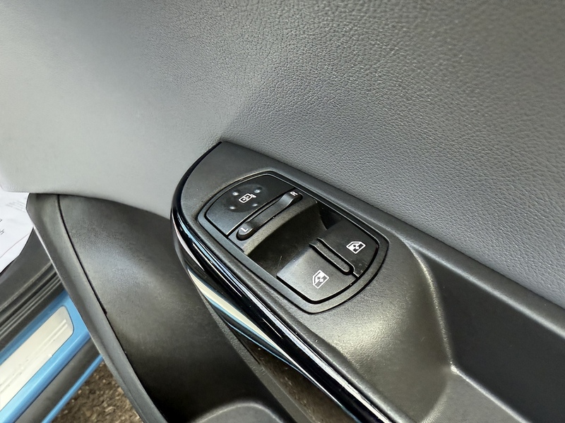 Vauxhall i ecoTEC SE Hatchback 1.4 Manual Petrol