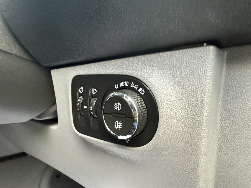 Vauxhall i ecoTEC SE Hatchback 1.4 Manual Petrol