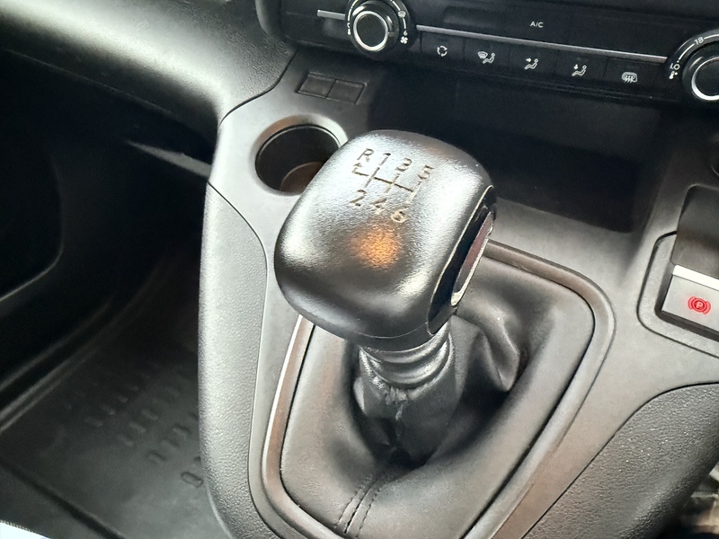 Vauxhall 1.5 Turbo D 2300 Pro Panel Van 6dr Diesel Manual L2 H1 Euro 6 (s/s) (100 ps)