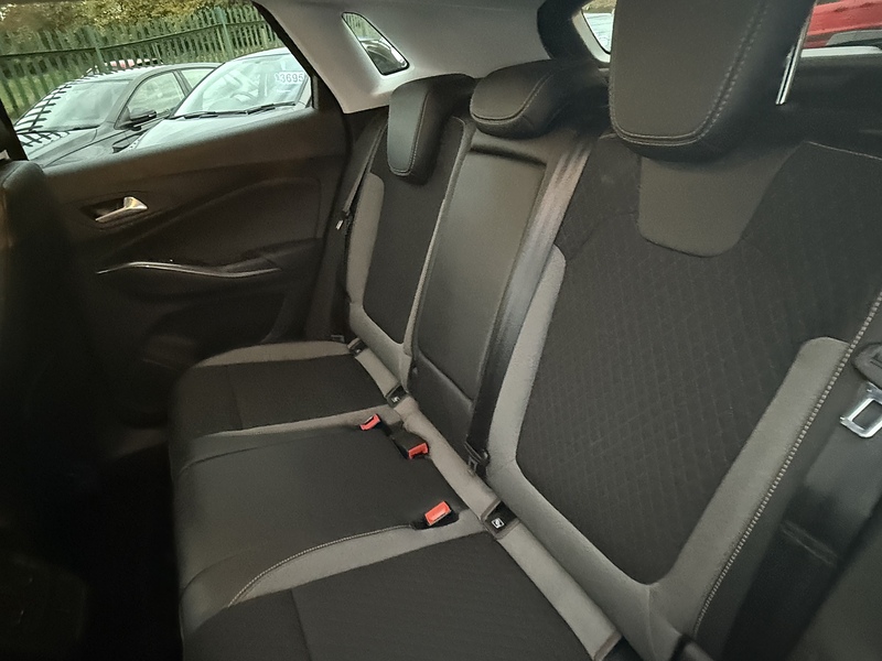 Vauxhall 1.2 Turbo SRi Nav SUV 5dr Petrol Manual Euro 6 (s/s) (130 ps)