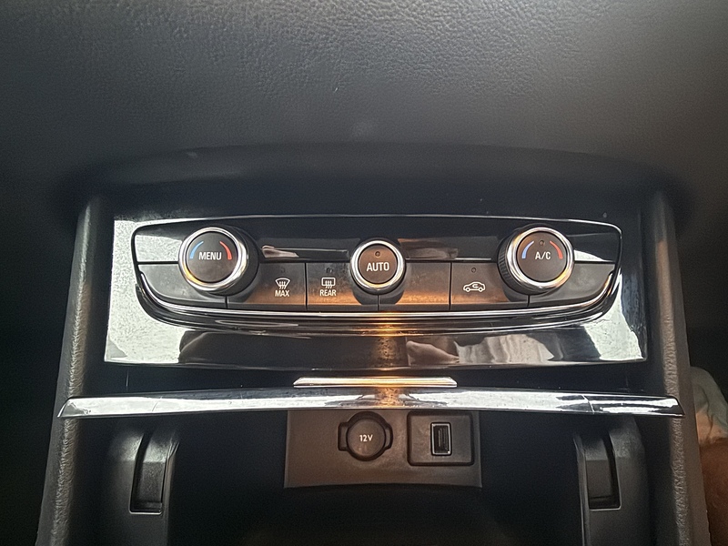 Vauxhall 1.2 Turbo SRi Nav SUV 5dr Petrol Manual Euro 6 (s/s) (130 ps)