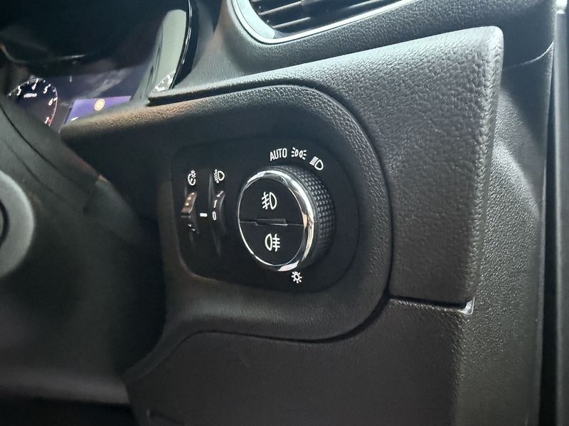 Vauxhall 1.2 Turbo SRi Nav SUV 5dr Petrol Manual Euro 6 (s/s) (130 ps)