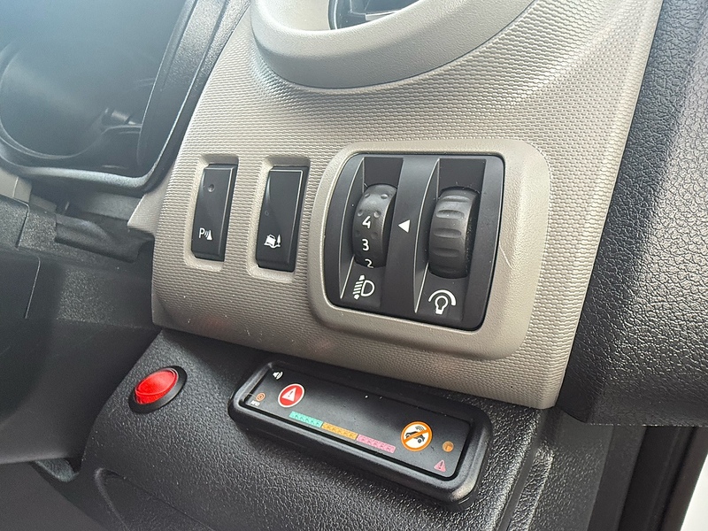 Renault 1.6 dCi 27 Business Panel Van 5dr Diesel Manual SWB Standard Roof Euro 6 (95 ps)