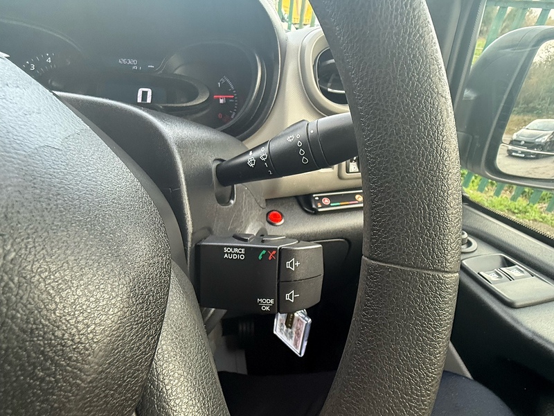 Renault 1.6 dCi 27 Business Panel Van 5dr Diesel Manual SWB Standard Roof Euro 6 (95 ps)