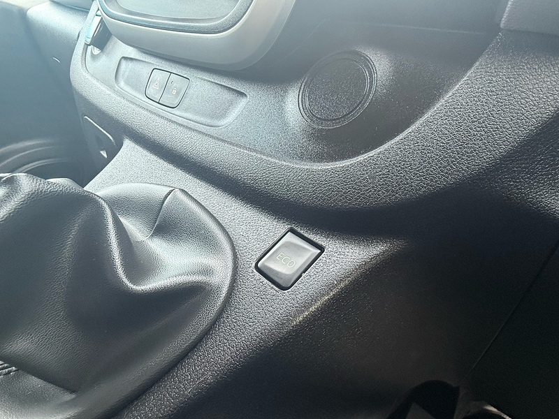 Renault 1.6 dCi 27 Business Panel Van 5dr Diesel Manual SWB Standard Roof Euro 6 (95 ps)