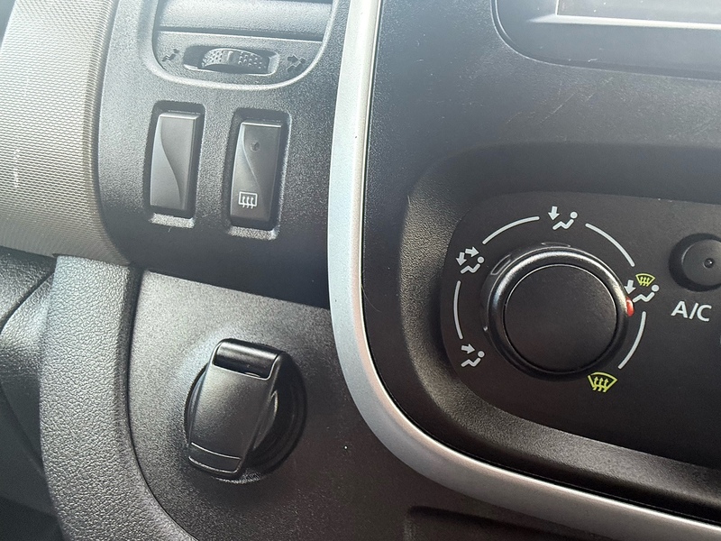 Renault 1.6 dCi 27 Business Panel Van 5dr Diesel Manual SWB Standard Roof Euro 6 (95 ps)