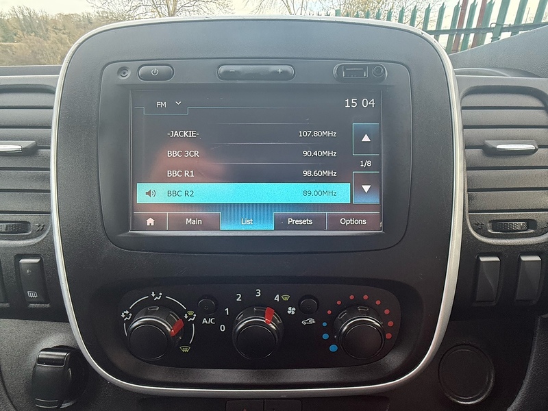 Renault 1.6 dCi 27 Business Panel Van 5dr Diesel Manual SWB Standard Roof Euro 6 (95 ps)