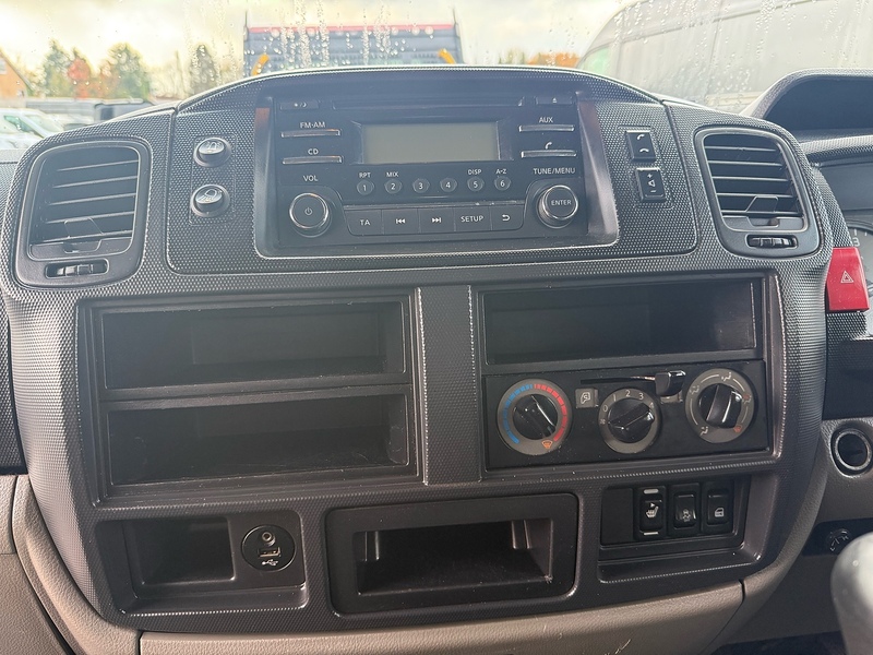 Nissan 3.0 dCi 35.13 Dropside Double Cab 4dr Diesel Manual L3 Euro 6 (130 ps)