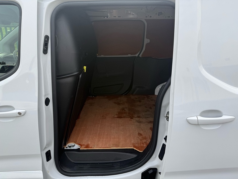 Vauxhall 1.5 Turbo D 2300 Pro Panel Van 6dr Diesel Manual L2 H1 Euro 6 (s/s) (100 ps)