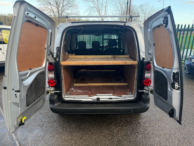 Citroen No Standard Specification or Optional Extras.