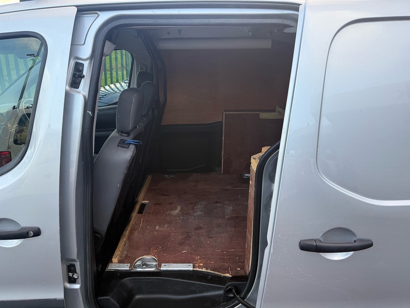 Citroen No Standard Specification or Optional Extras.