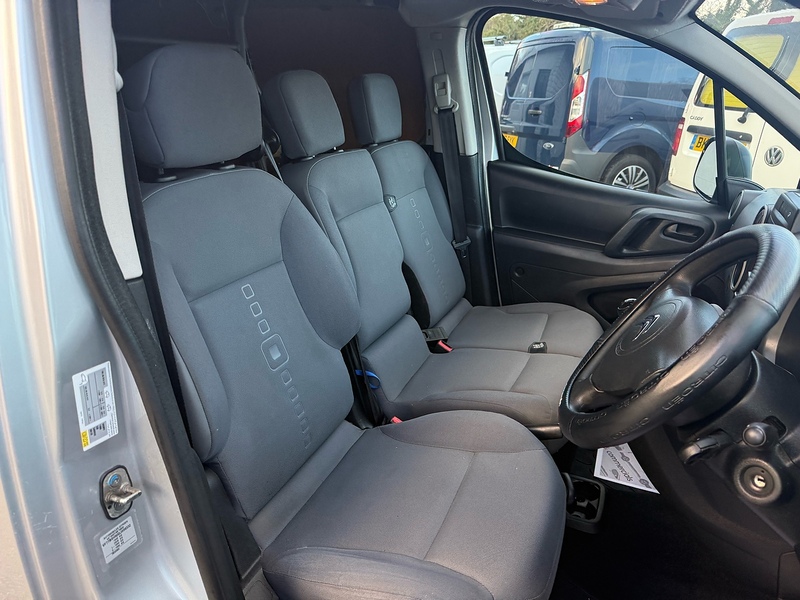 Citroen No Standard Specification or Optional Extras.