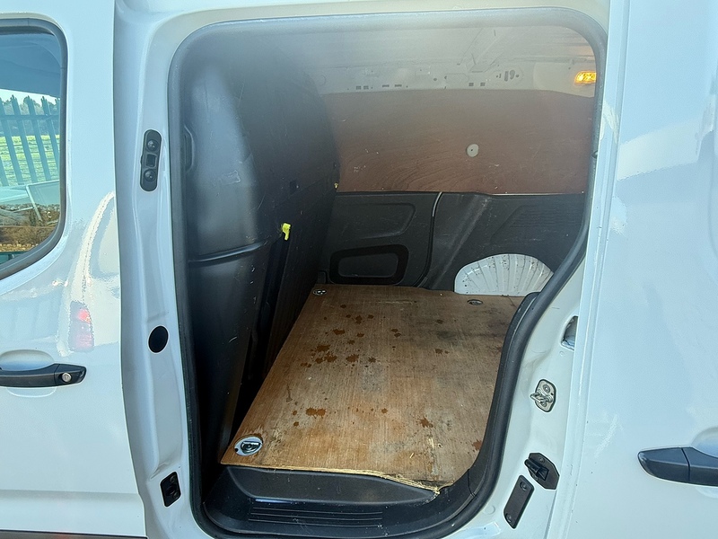 Vauxhall 1.5 Turbo D 2000 Sportive Panel Van 5dr Diesel Manual L1 H1 Euro 6 (100 ps)