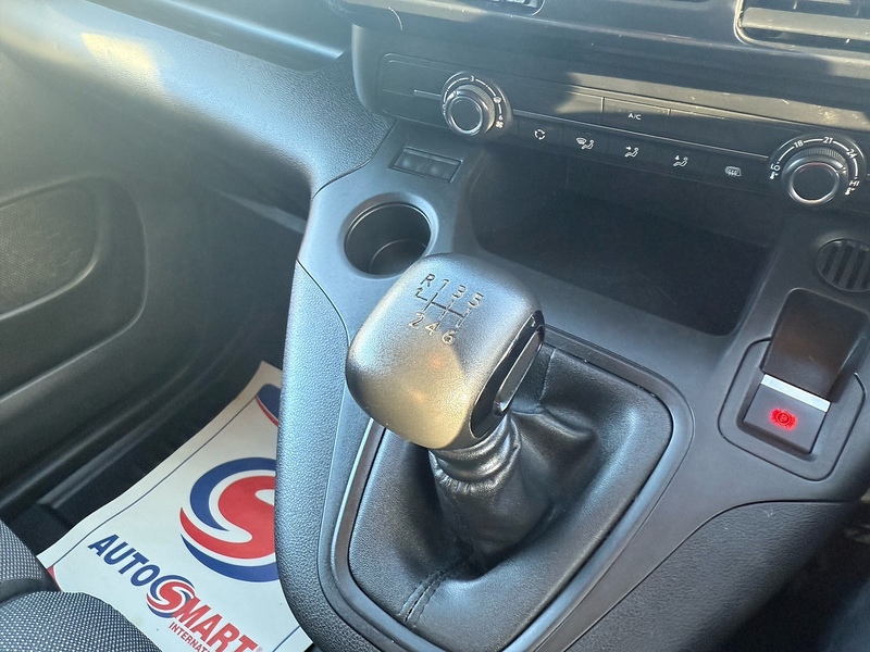 Vauxhall 1.5 Turbo D 2000 Sportive Panel Van 5dr Diesel Manual L1 H1 Euro 6 (100 ps)