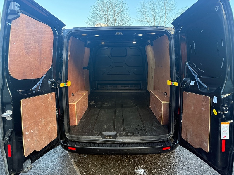 Ford 2.0 300 EcoBlue Limited Panel Van 5dr Diesel Manual L2 H1 Euro 6 (s/s) (130 ps)