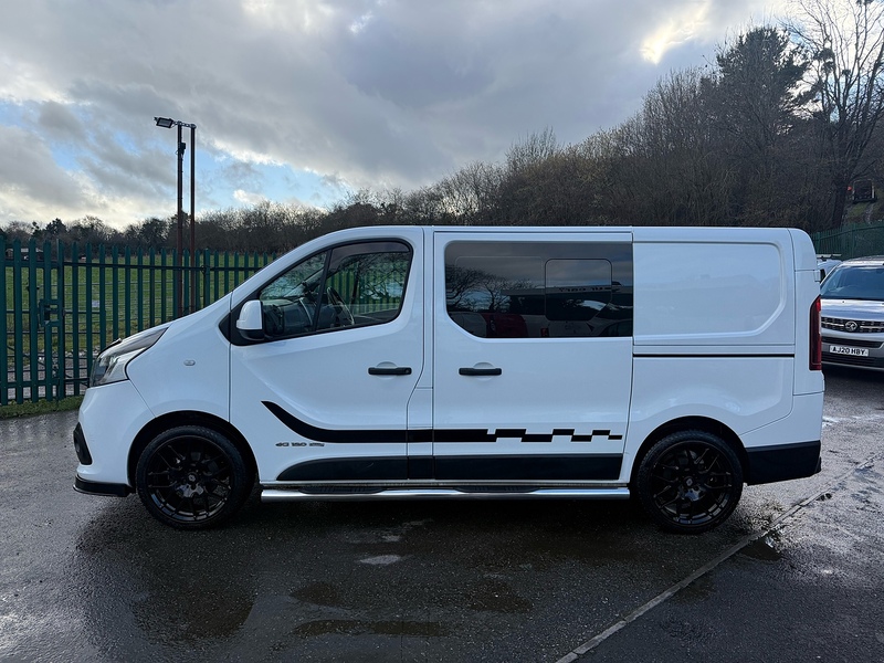 Renault 1.6 dCi ENERGY 27 Sport Crew Van Double Cab 5dr Diesel Manual SWB Euro 5 (s/s) (120 ps)