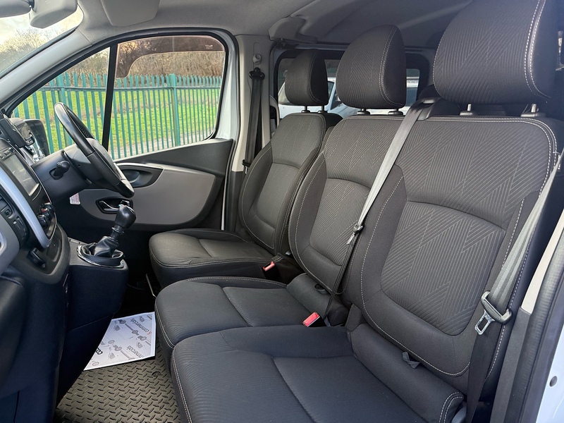 Renault 1.6 dCi ENERGY 27 Sport Crew Van Double Cab 5dr Diesel Manual SWB Euro 5 (s/s) (120 ps)