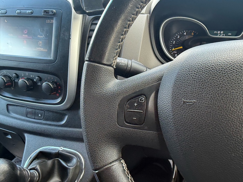 Renault 1.6 dCi ENERGY 27 Sport Crew Van Double Cab 5dr Diesel Manual SWB Euro 5 (s/s) (120 ps)