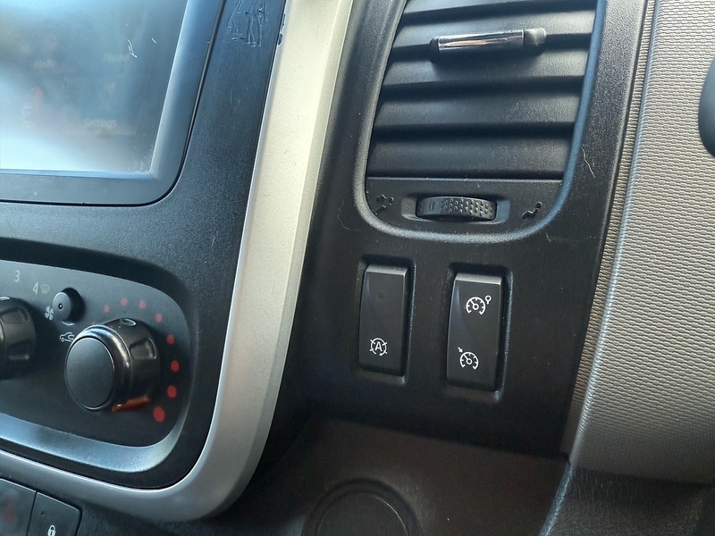 Renault 1.6 dCi ENERGY 27 Sport Crew Van Double Cab 5dr Diesel Manual SWB Euro 5 (s/s) (120 ps)