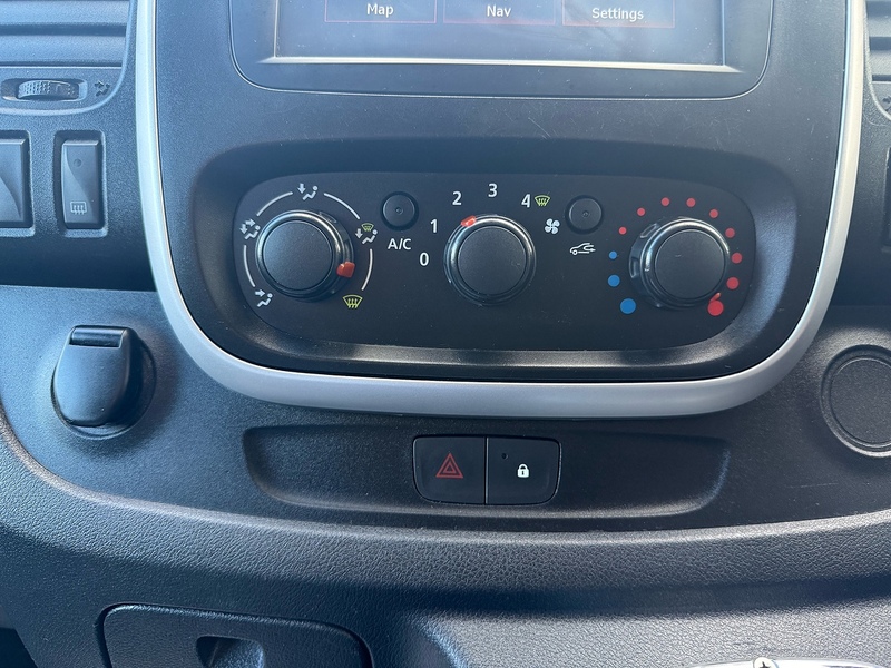 Renault 1.6 dCi ENERGY 27 Sport Crew Van Double Cab 5dr Diesel Manual SWB Euro 5 (s/s) (120 ps)