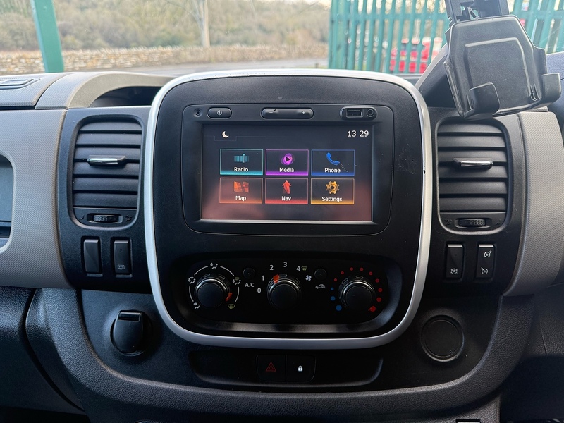 Renault 1.6 dCi ENERGY 27 Sport Crew Van Double Cab 5dr Diesel Manual SWB Euro 5 (s/s) (120 ps)