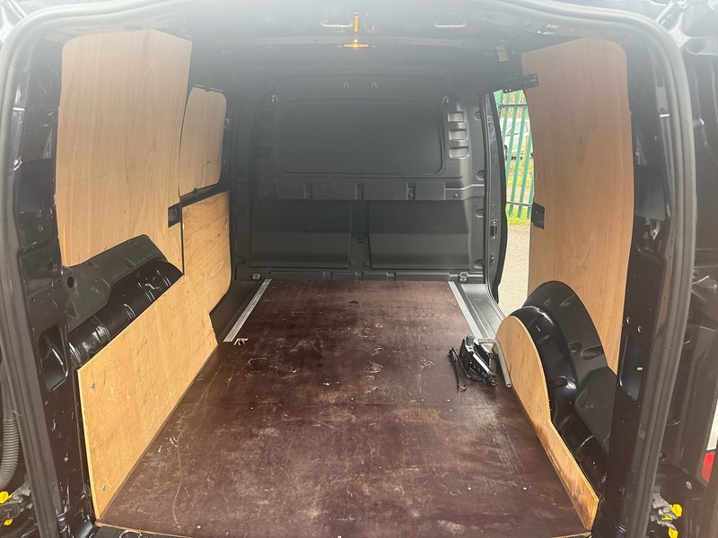 Volkswagen 2.0 TDI C20 Commerce Plus Panel Van 6dr Diesel Manual LWB Euro 6 (s/s) (102 ps)