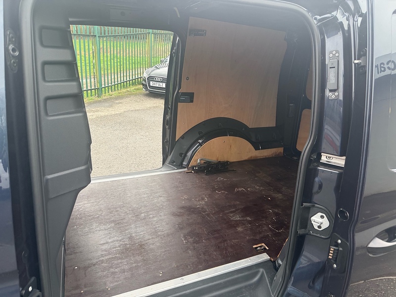 Volkswagen 2.0 TDI C20 Commerce Plus Panel Van 6dr Diesel Manual LWB Euro 6 (s/s) (102 ps)