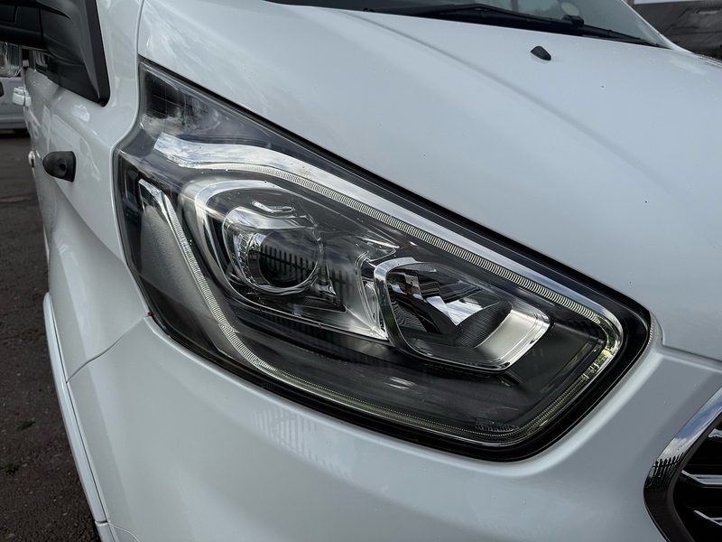 Ford 2.0 310 EcoBlue Titanium Minibus Double Cab 5dr Diesel Manual L2 Euro 6 (s/s) (130 ps)