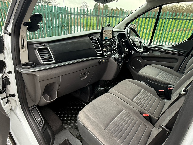 Ford 2.0 310 EcoBlue Titanium Minibus Double Cab 5dr Diesel Manual L2 Euro 6 (s/s) (130 ps)