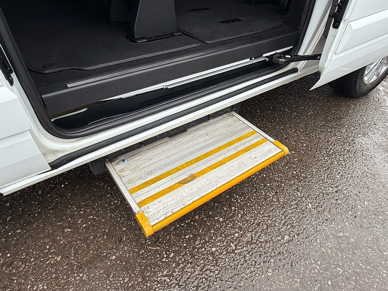 Ford 2.0 310 EcoBlue Titanium Minibus Double Cab 5dr Diesel Manual L2 Euro 6 (s/s) (130 ps)