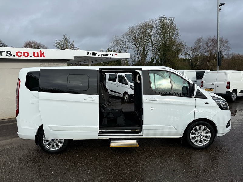 Ford 2.0 310 EcoBlue Titanium Minibus Double Cab 5dr Diesel Manual L2 Euro 6 (s/s) (130 ps)