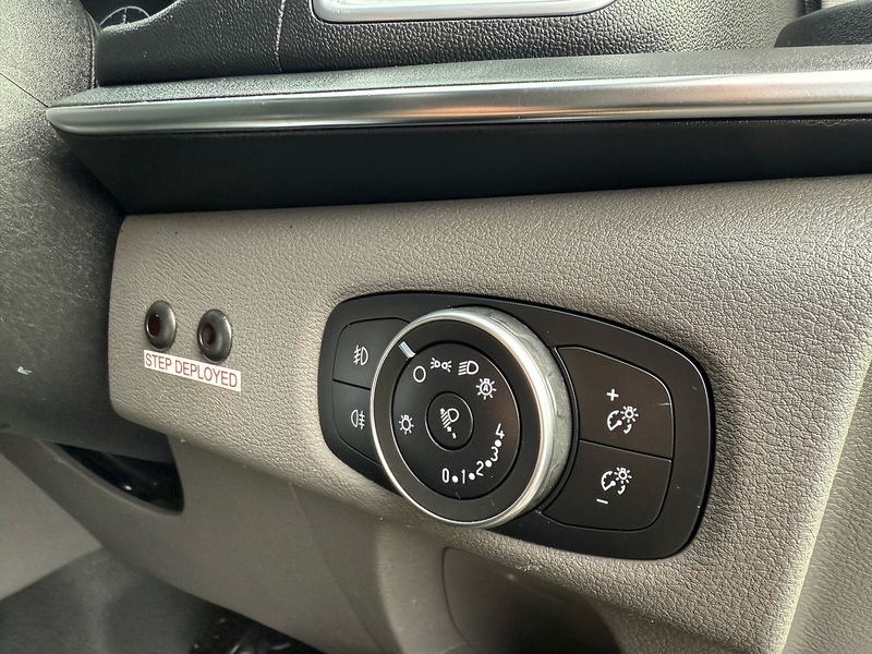 Ford 2.0 310 EcoBlue Titanium Minibus Double Cab 5dr Diesel Manual L2 Euro 6 (s/s) (130 ps)