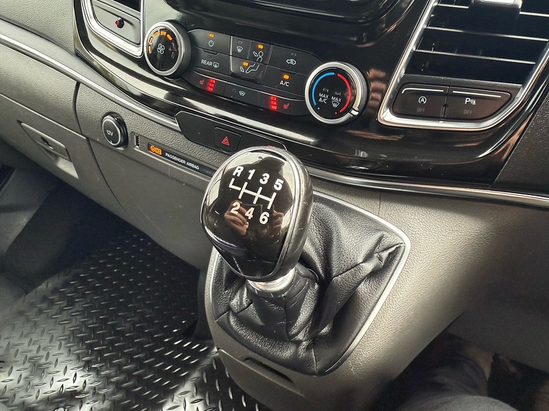 Ford 2.0 310 EcoBlue Titanium Minibus Double Cab 5dr Diesel Manual L2 Euro 6 (s/s) (130 ps)